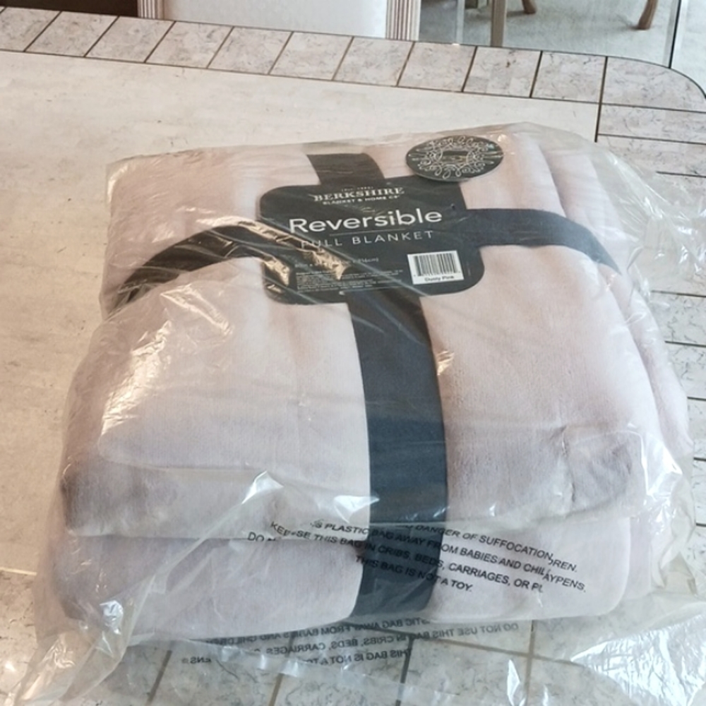 Berkshire Full size Reversible blanket/ Dusty Pink 80"×85", Limited Edition,New